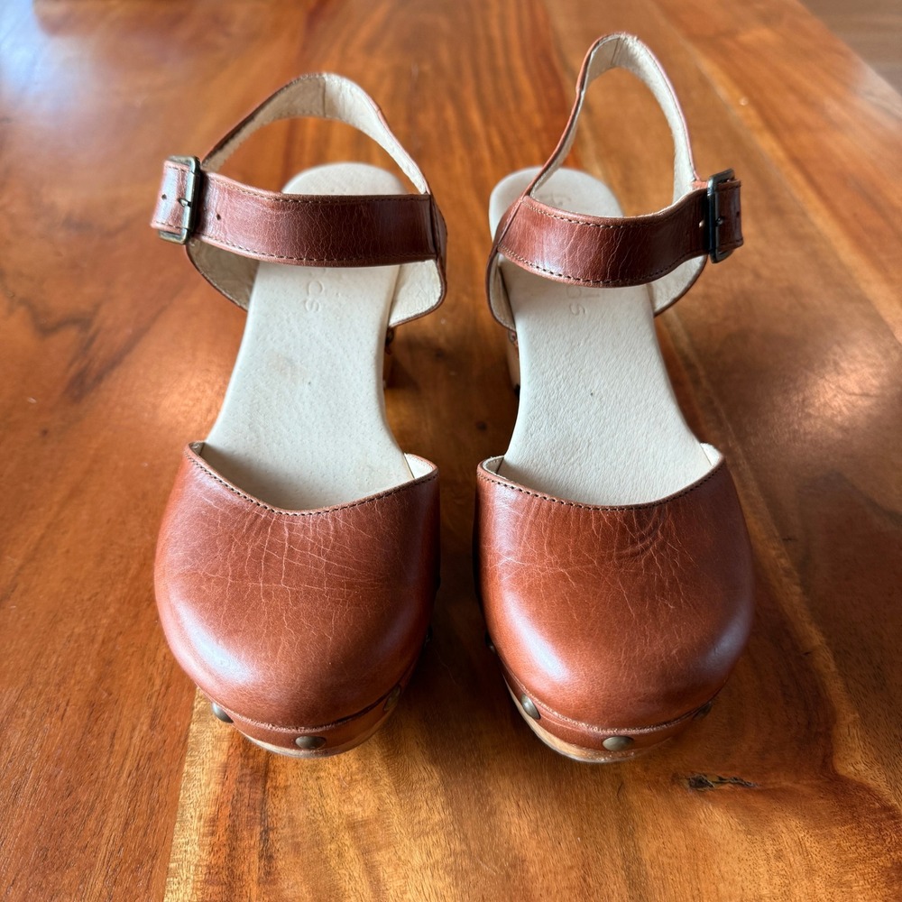 Five Worlds Brow Leather Studded Wooden Clog Heels Size 7